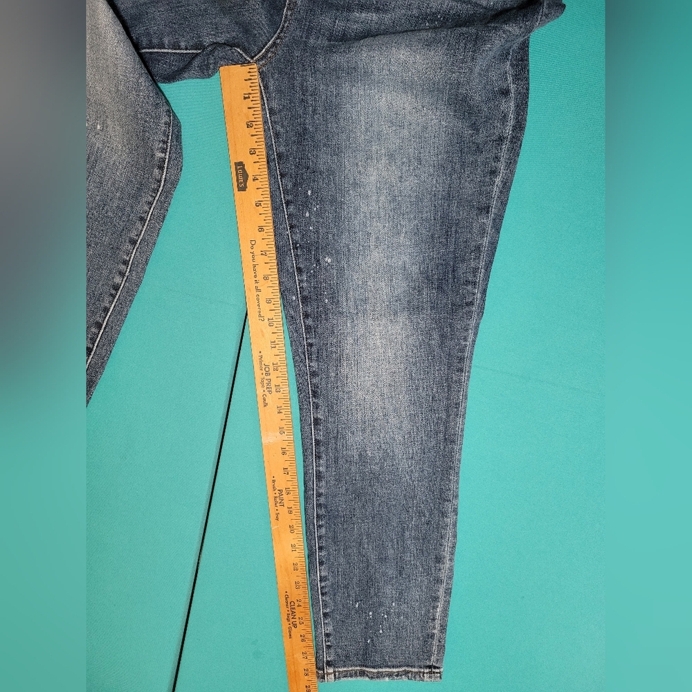 Judy Blue Boyfriend Fit Bleach Splatter Detail Medium Wash Size 31 Straight Leg - Picture 10 of 11